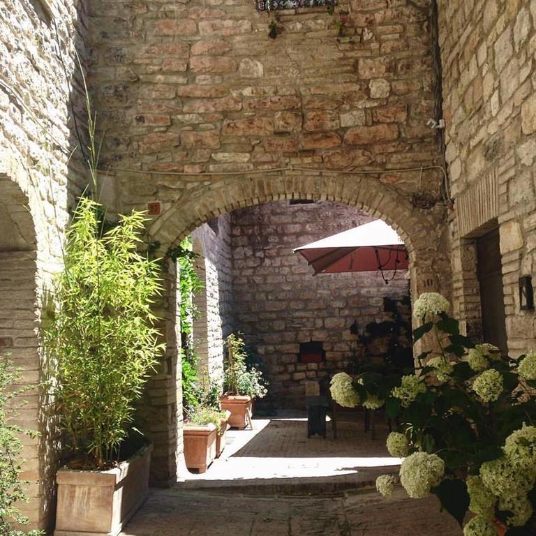 Residenza La Corte Assisi Buitenkant foto